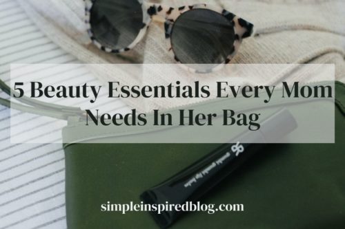 Read more about the article 5 Beauty Essentials Every Stay-At-Home Mom Needs In Her Bag